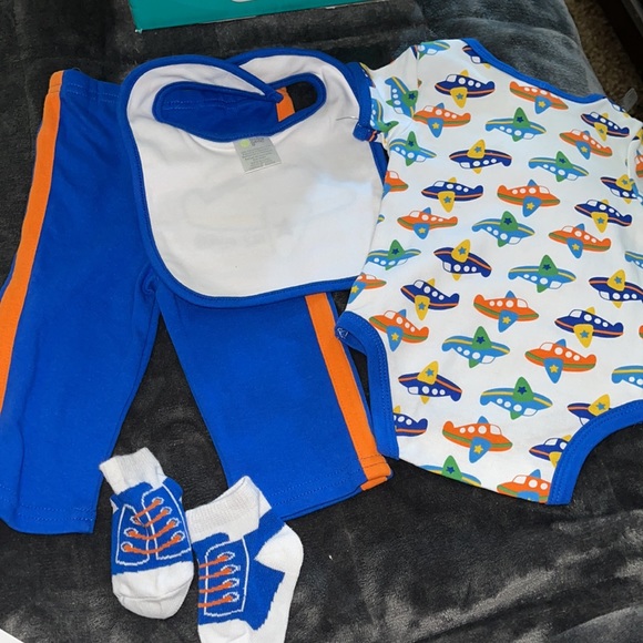 Set - Picture 2 of 3